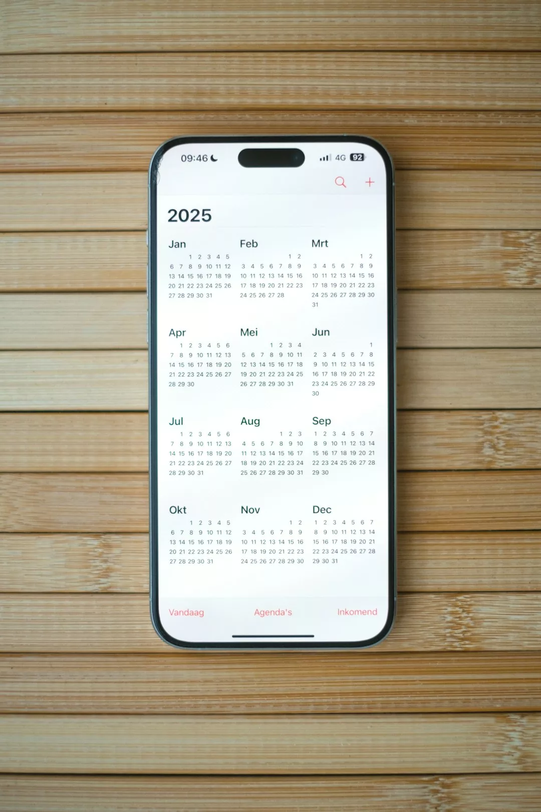 Calendrier de réservations sur une application de gestion locative affichée sur un smartphone, illustrant l