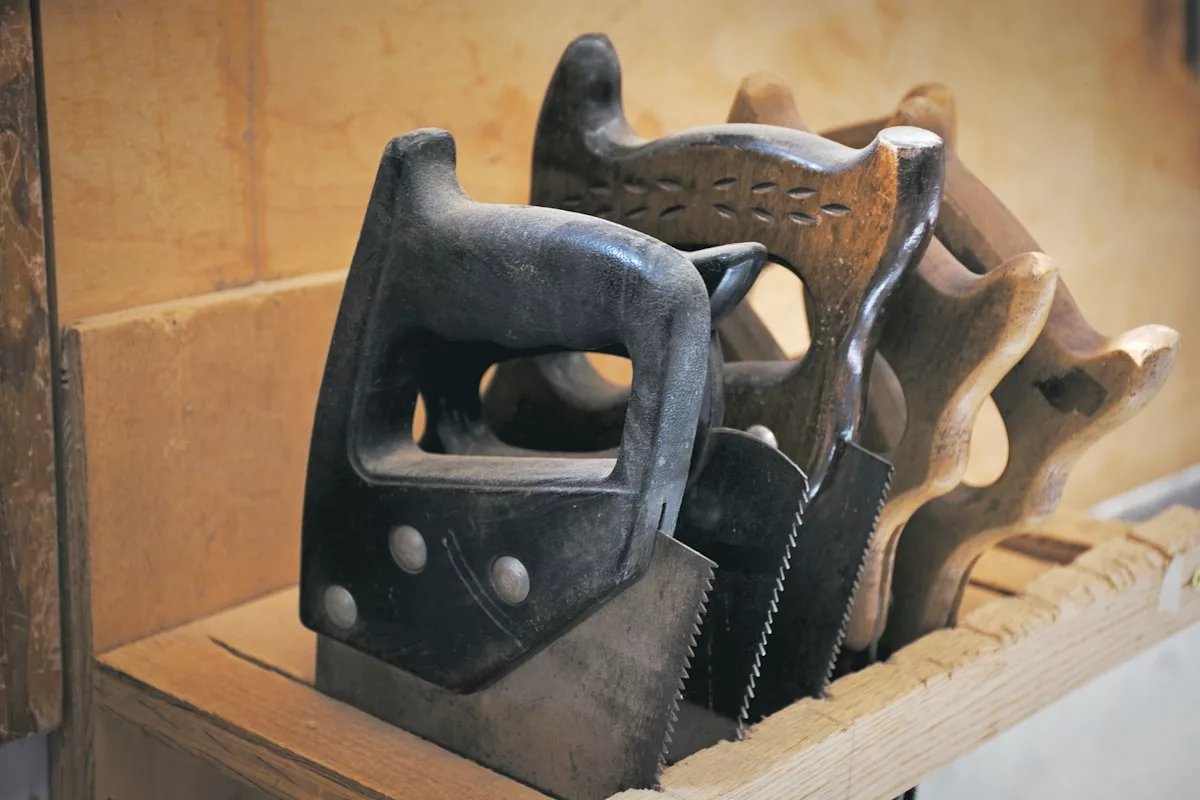 A close up of a bunch of knives on a table