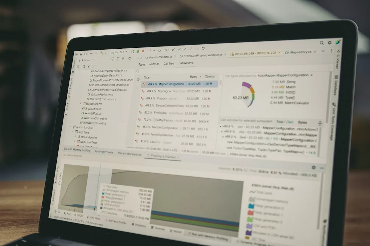 Écran d'ordinateur affichant des informations techniques et des graphiques.