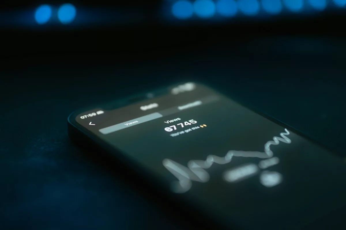 Écran de smartphone affichant des informations sur un vol.